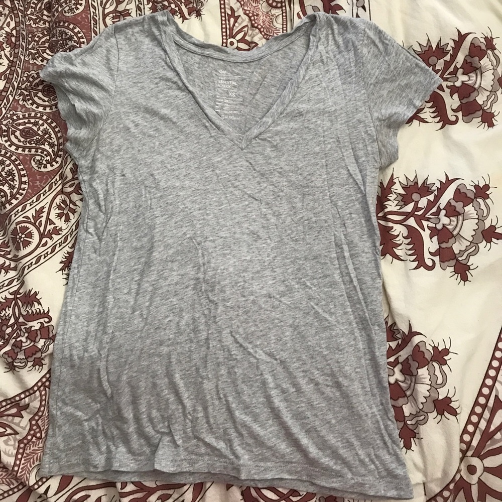 Gap v-neck tee